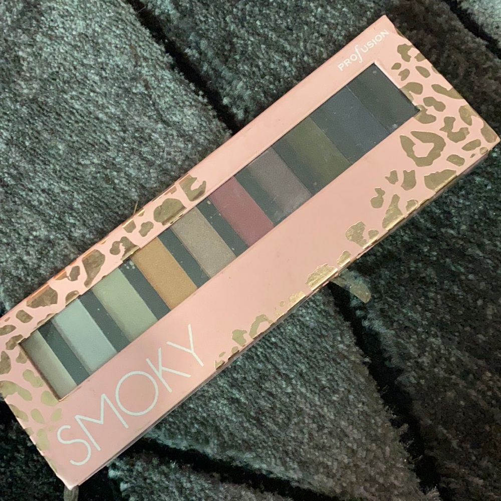 Profusion Smoky Palette